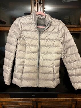 Eddie Bauer Women's Light Gray Quilted Packable Puffer Jacket